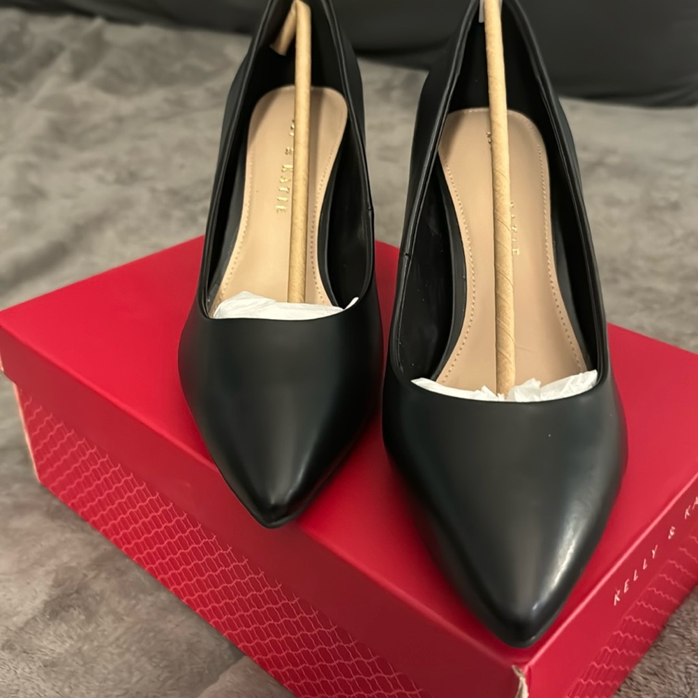 Kelly & Katie Black Pumps